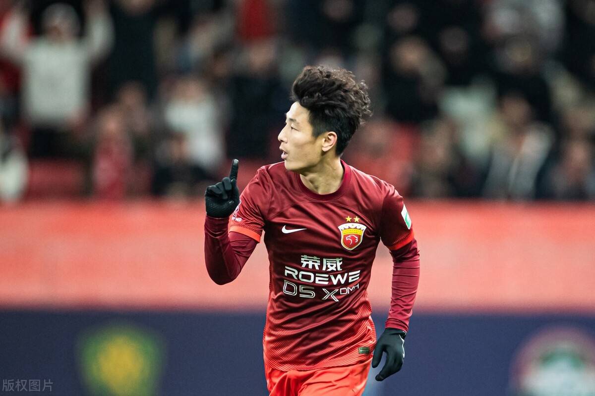 武磊错失单刀球，巴萨门将神勇扑救成最大功臣！