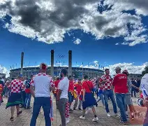 荷兰退役名宿现身球场,为球队助威的是谁